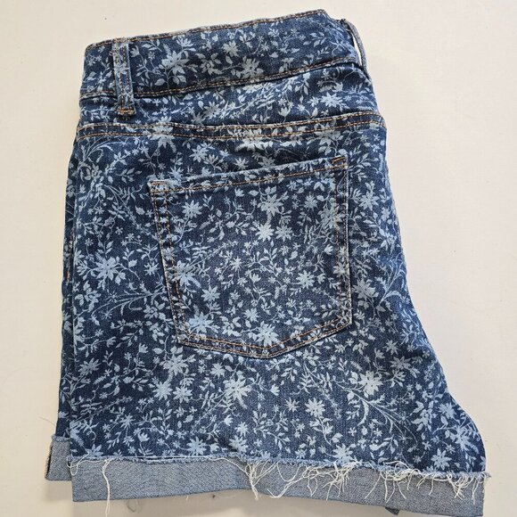 Time and Tru Mid-Rise Denim Shorts – Floral Print, Size 18 - Picture 2 of 4